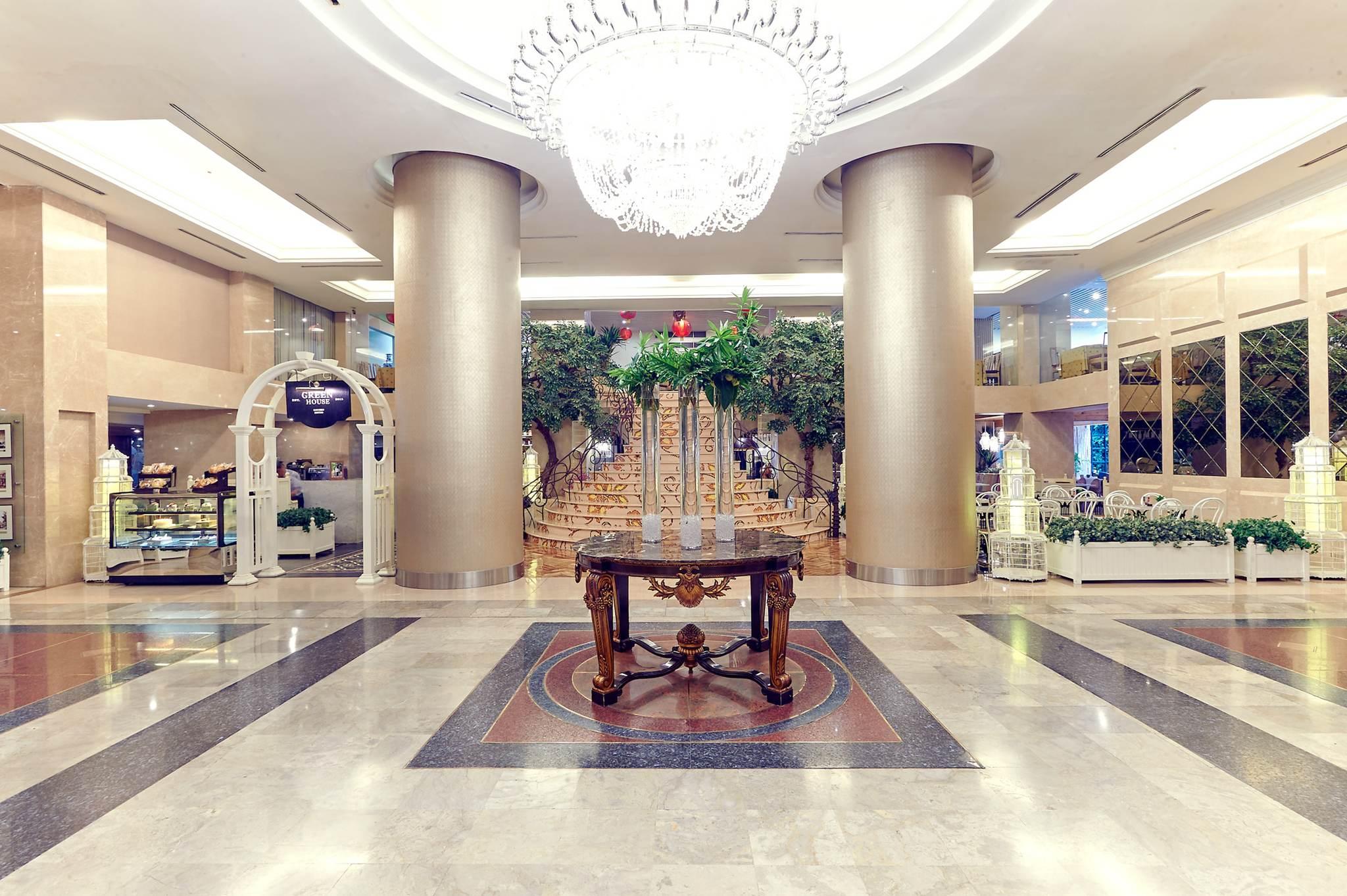 Garden Palace Hotel Сурабая Экстерьер фото